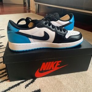 Air Jordan 1 low dark powdered blue